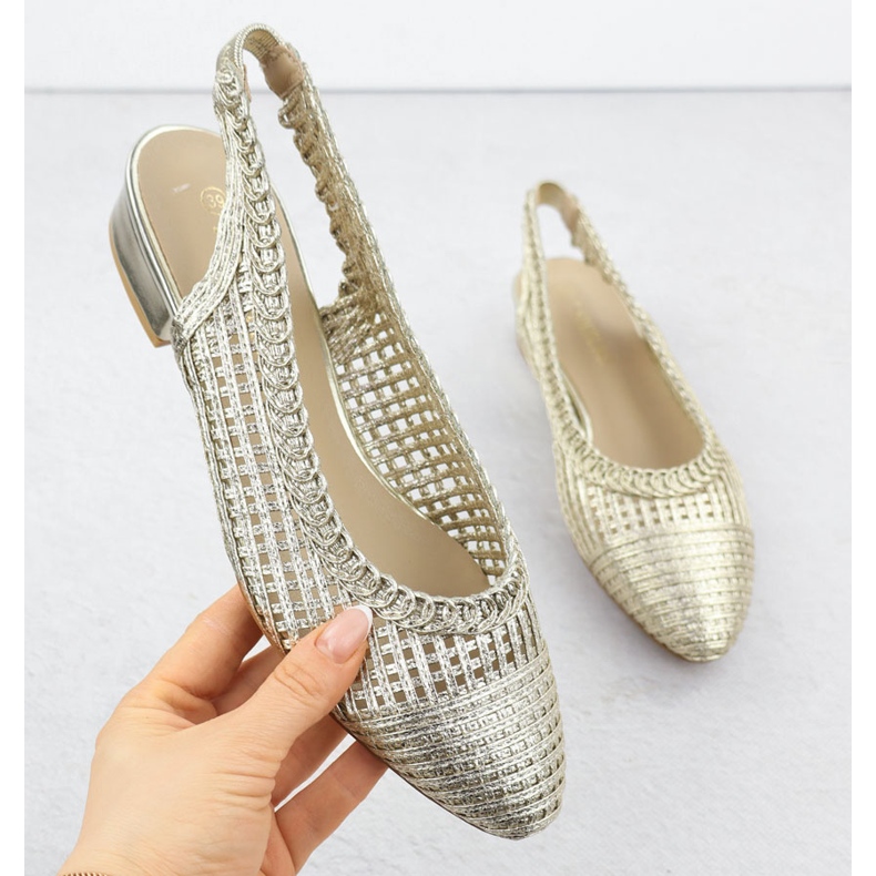 Sandales ouvertes des femmes dans le Golden Spitz T.Sokolski L25-334 d'or 1