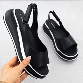 Sandales en cuir féminine sur des quartiers noirs T.Sokolski L25-247 le noir 1
