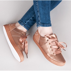 L&H Baskets attachées avec un ruban rose 1
