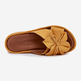 Quartiers en cuir pour femmes avec une fleur décorative artiker 52c0504 jaune 2