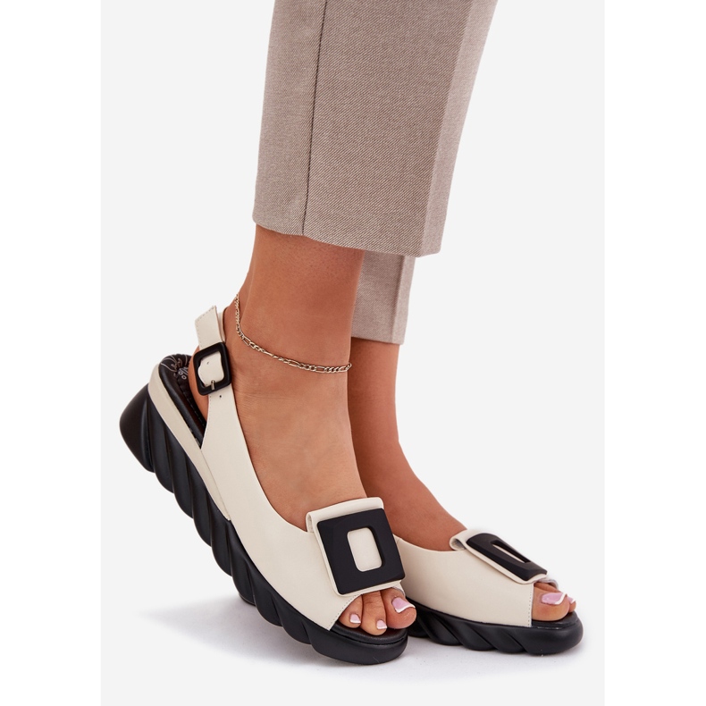 ARTIKER Sandales en cuir pour femmes avec un coin avec décoration artker 56c1570 beige 1