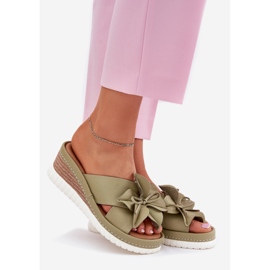 ARTIKER Cales en cuir pour femmes avec une fleur décorative artikemer 52c0503 vert 1