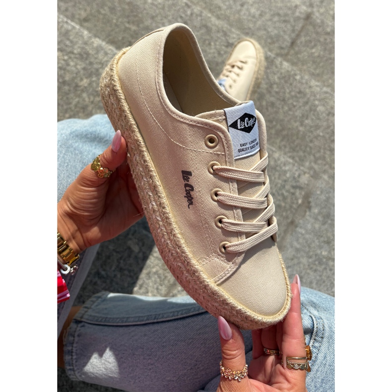 Sneakers pour femmes avec Lee Cooper LCW-25-44-3215 tresse beige 1