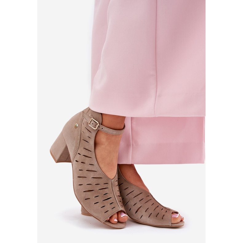 Bottes de daim féminin sur le Maciejka Post 06893-10 Dark Beige 1