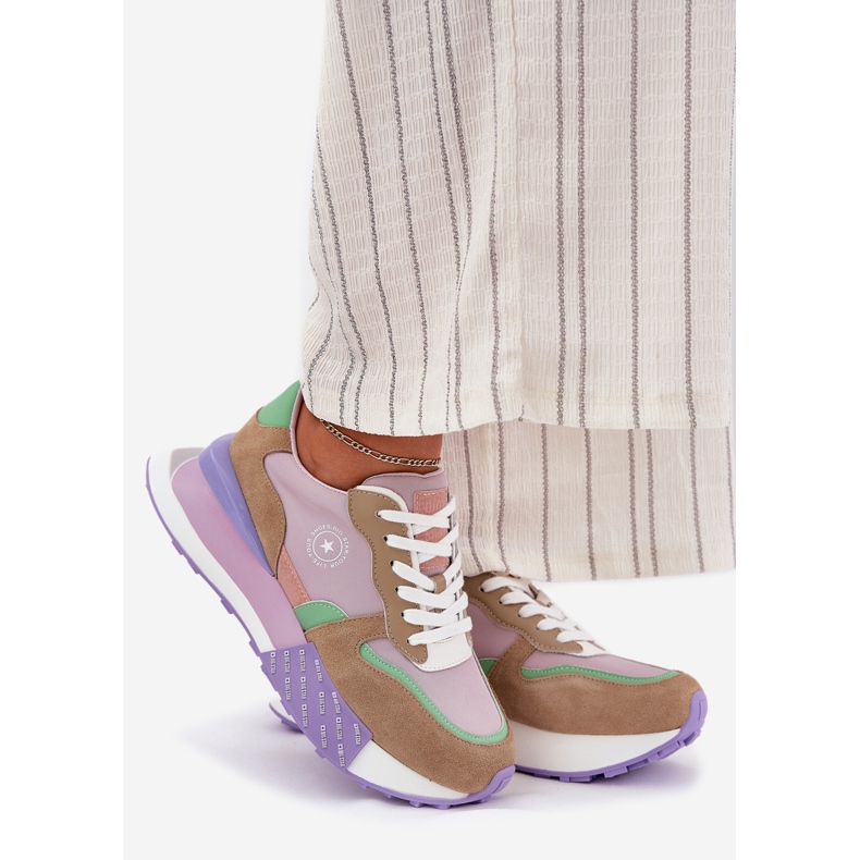 Sneakers en daim féminin sur la plate-forme du système rose Hi-Polish Big Star RR274815 1 Sneakers en daim féminin sur la plate-forme du système rose Hi-Polish Big Star RR274815 1