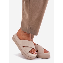 Les tongs pour femmes sur la plate-forme avec des rayures beiges entrelacées 1 Les tongs pour femmes sur la plate-forme avec des rayures beiges entrelacées 1