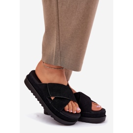 Les tongs pour femmes sur la plate-forme avec des rayures noires 1