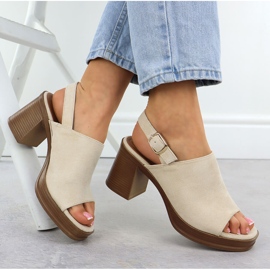 Sandales en daim des femmes sur le post Beige Potocki 54313 4