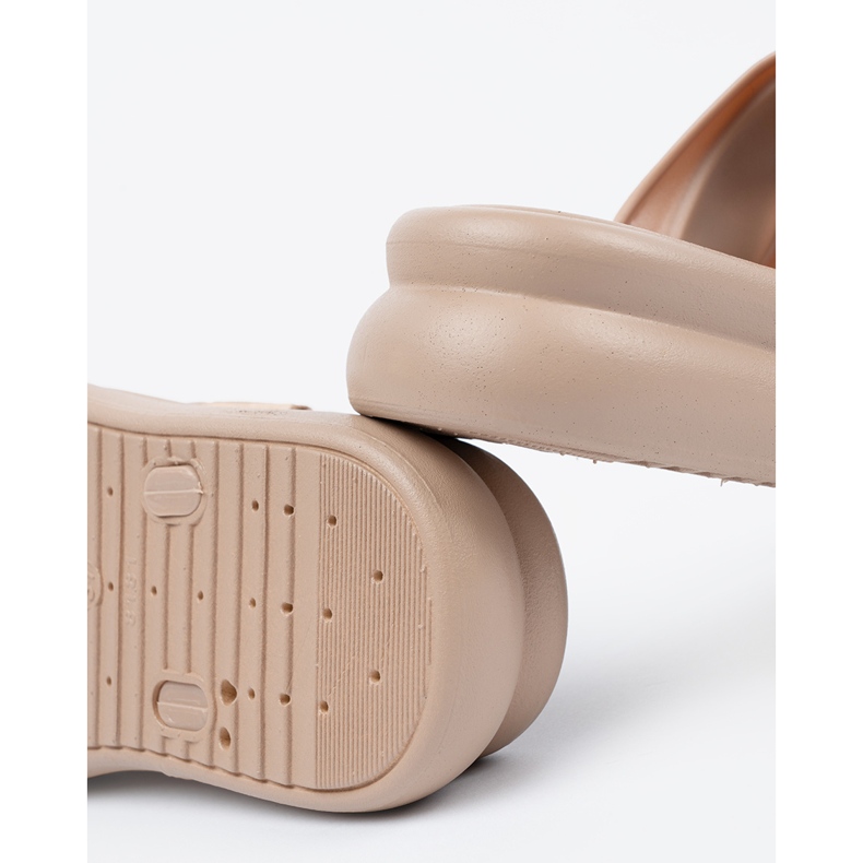 Seastar Pantoufles avec boucles dorées sur la plate-forme beige 1 Seastar Pantoufles avec boucles dorées sur la plate-forme beige 1