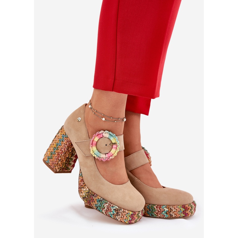 Pompes en daim avec tresse sur le post et plate-forme Maciejka 06839-04 beige 1