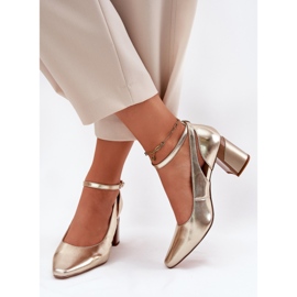 Pompes en cuir sur le post Maciejka K6816-25 Pln doré 2