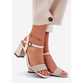 Sandales féminines sur le post avec les zircons et Vinceza 62228 Black beige 1