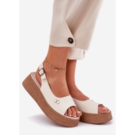 Sandales en cuir féminin sur le coin beige Vinceza 41476 1