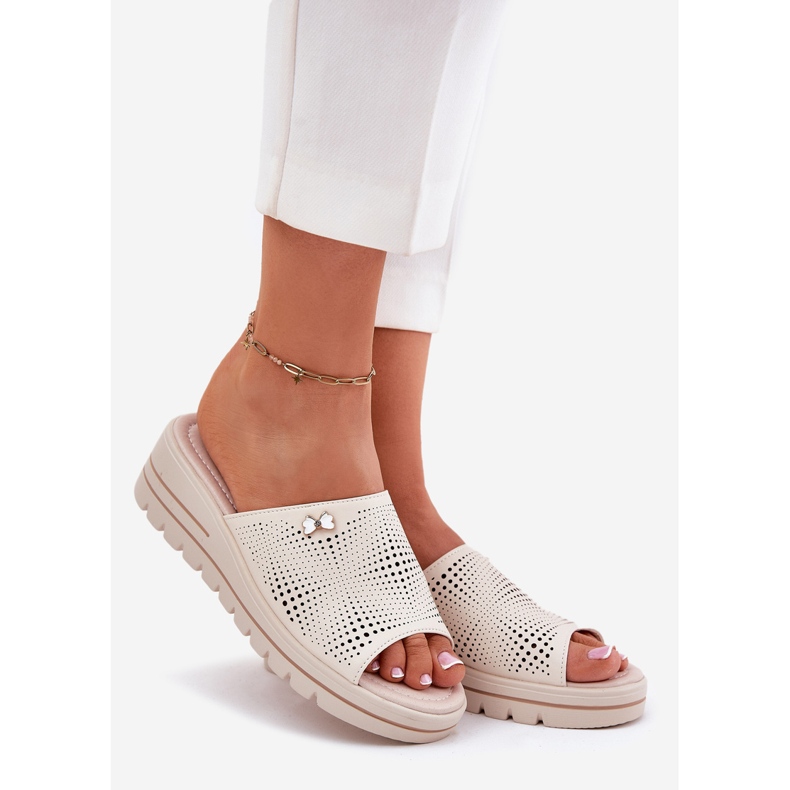 Les tongs en cuir féminin Vinceza 41477 beige 1 Les tongs en cuir féminin Vinceza 41477 beige 1