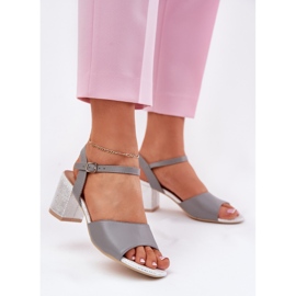 Sandales féminines sur le poste de Vinceza 20275 gris 2
