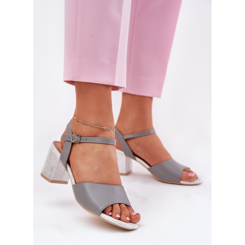 Sandales féminines sur le poste de Vinceza 20275 gris 2 Sandales féminines sur le poste de Vinceza 20275 gris 2