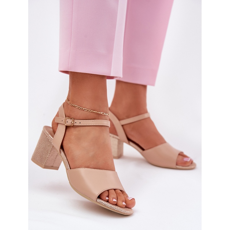 Sandales féminines sur le beige Vinceza 20275 2