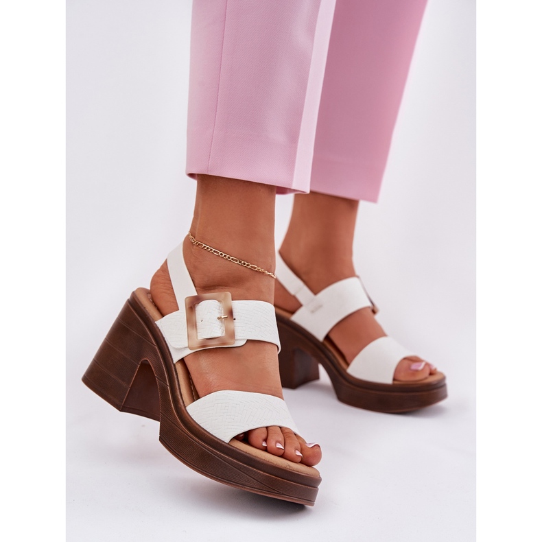 Sandales féminines sur un talon massif et la plate-forme Vinceza 17387 White blanche 2