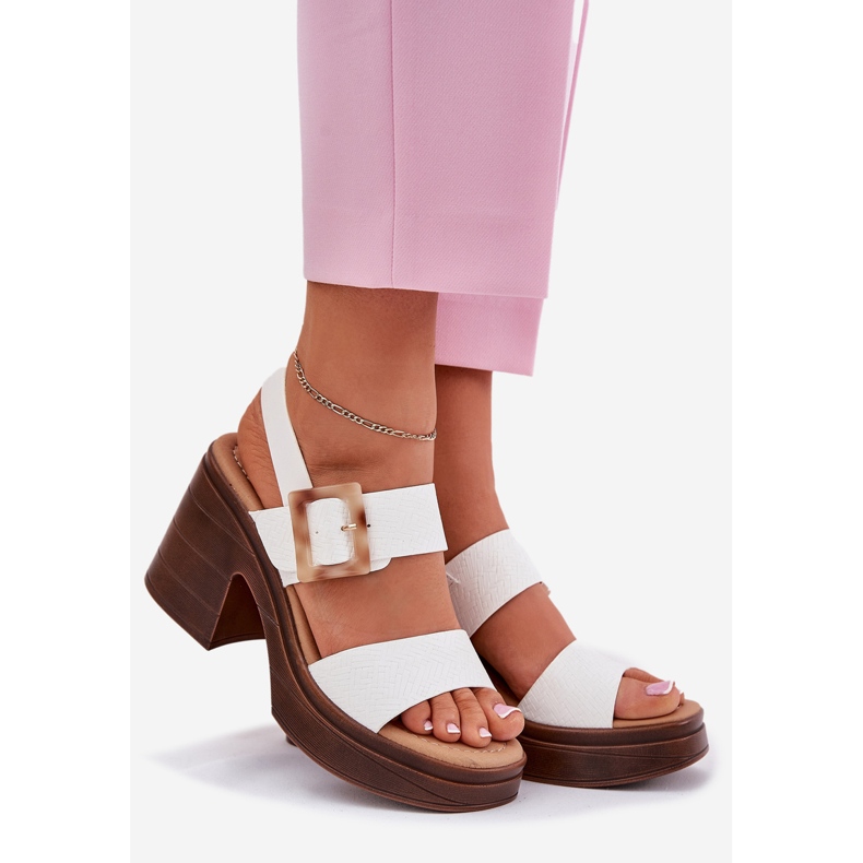 Sandales féminines sur un talon massif et la plate-forme Vinceza 17387 White blanche 1