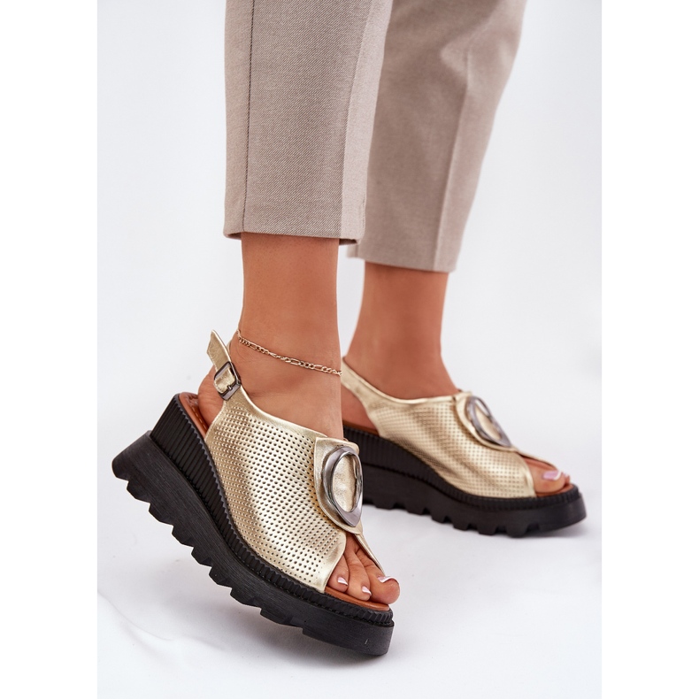 ARTIKER Sandales en cuir pour femmes avec un coin avec décoration Artker 56C0109 Zlotys doré 2