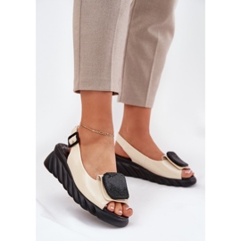 Sandales féminines laquées en cuir avec décoration ancienne Artiker 56C1567 beige 3