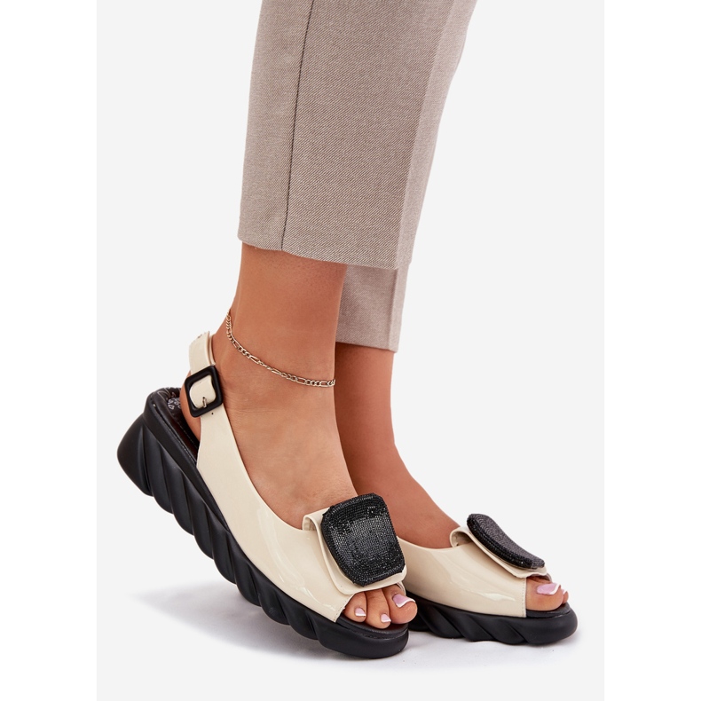 Sandales féminines laquées en cuir avec décoration ancienne Artiker 56C1567 beige 1