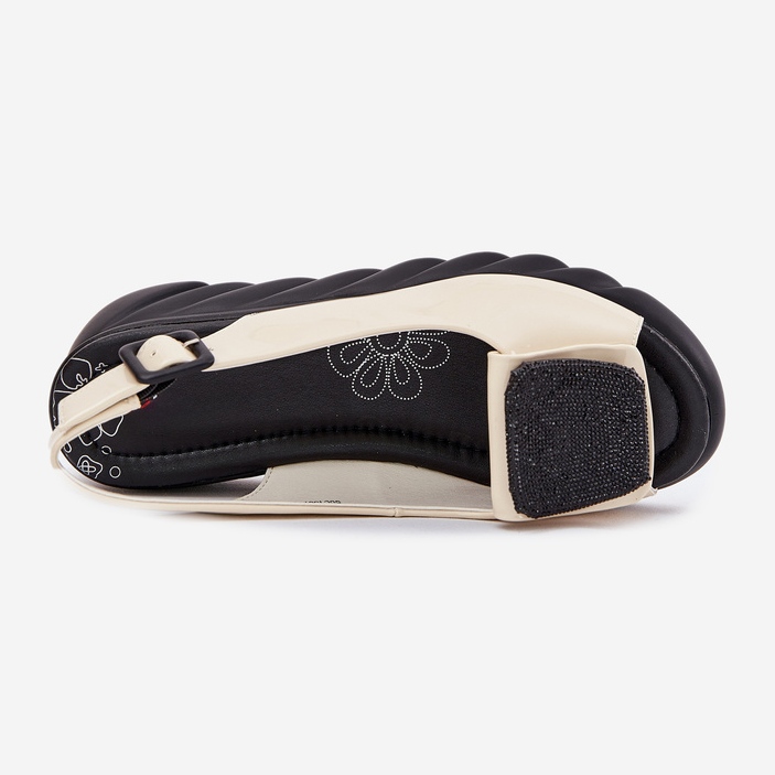 Sandales féminines laquées en cuir avec décoration ancienne Artiker 56C1567 beige 2