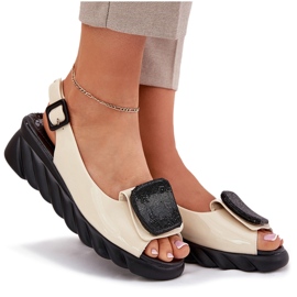 Sandales féminines laquées en cuir avec décoration ancienne Artiker 56C1567 beige 9