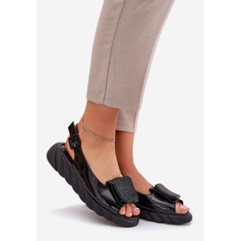 ARTIKER Sandales féminines laquées en cuir avec un coin avec décoration Artker 56C1564 Black noir 1