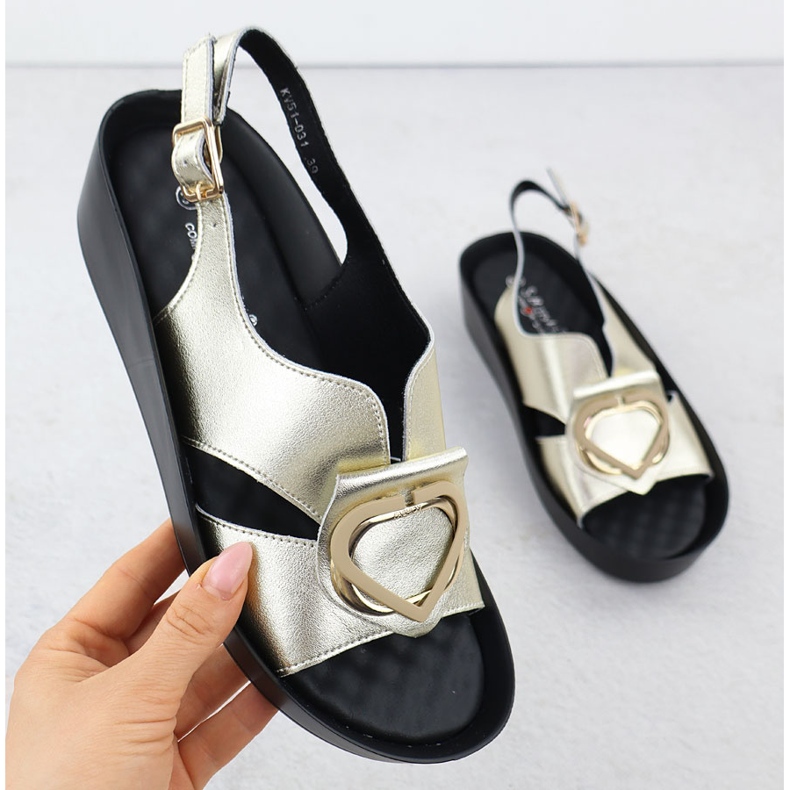 S.Barski Sandales en cuir féminine sur le Złote S. Barski KV51-031 Corloge d'or 1