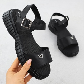 Sandales en cuir pour femmes sur une semelle épaisse avec un papillon noir Filippo DS6811 le noir 1