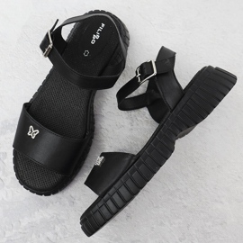 Sandales en cuir pour femmes sur une semelle épaisse avec un papillon noir Filippo DS6811 le noir 3