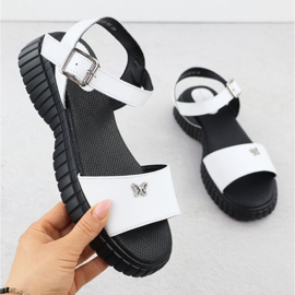 Sandales en cuir pour femmes sur une semelle épaisse avec un papillon blanc Filippo DS6811 blanche 1