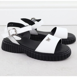 Sandales en cuir pour femmes sur une semelle épaisse avec un papillon blanc Filippo DS6811 blanche 2