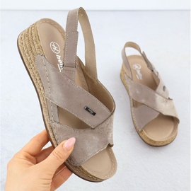 Sandales en cuir pour femmes sur des quartiers confortables Helios beige 146 1 Sandales en cuir pour femmes sur des quartiers confortables Helios beige 146 1
