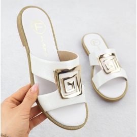 Les tongs des femmes avec décoration blanc Filippo DS3703 blanche 1