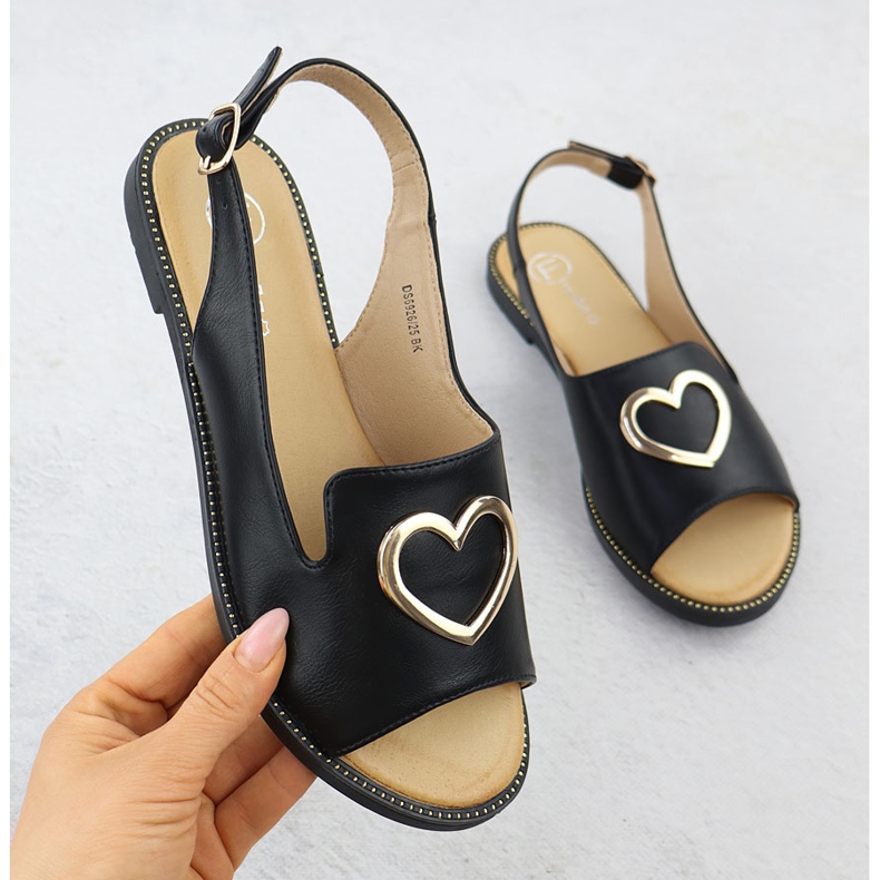 Sandales pour femmes plates avec coeur noir Filippo DS6926 1