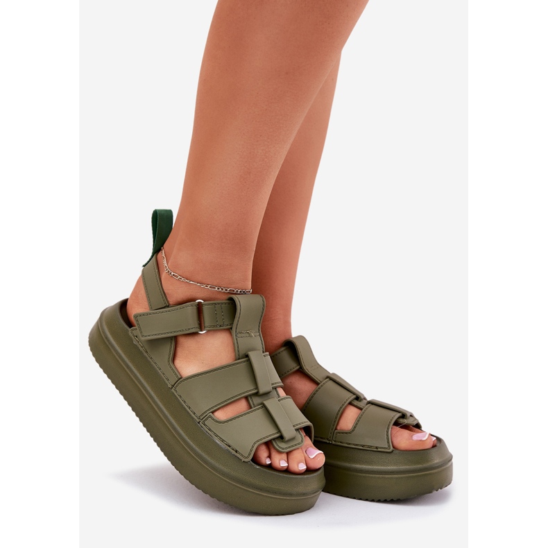 Inna Sandales féminines sur la plate-forme verte 1