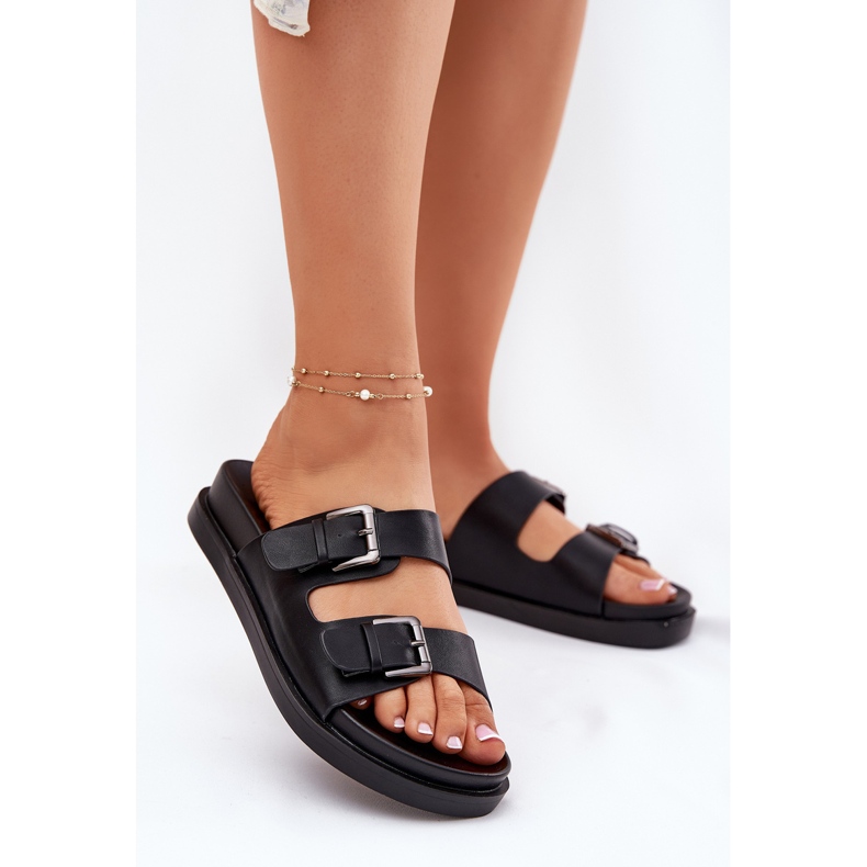 EVento Slippers pour femmes avec boucles dorées le noir 2 EVento Slippers pour femmes avec boucles dorées le noir 2