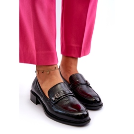Vinceza Les mocassins noirs vernis des femmes avec un ornement 2