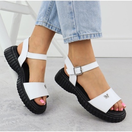 Sandales en cuir pour femmes sur une semelle épaisse avec un papillon blanc Filippo DS6811 blanche 4