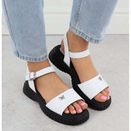 Sandales en cuir pour femmes sur une semelle épaisse avec un papillon blanc Filippo DS6811 blanche 6