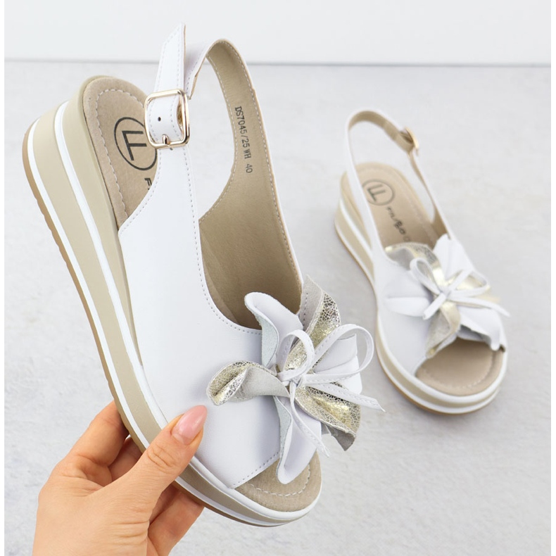 Sandales en cuir pour femmes en coin avec fleur blanc Filippo 7045 blanche 1