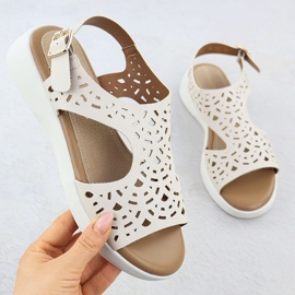 Sandales féminines sur des quartiers Creamy Sergio Leone SK-850 beige 1