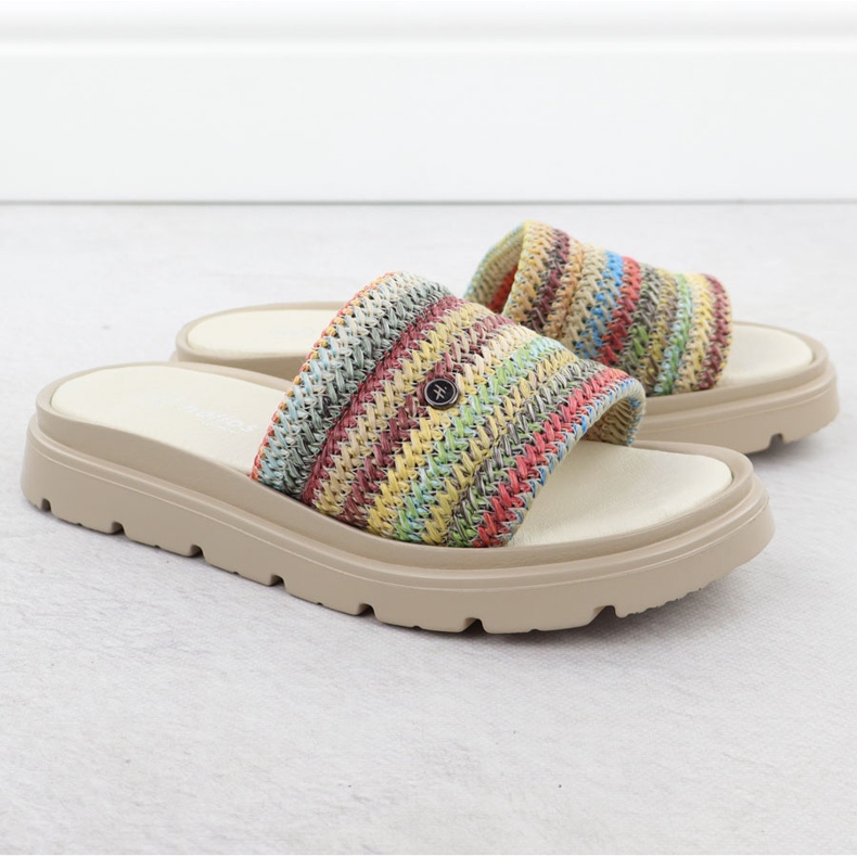Les tongs en cuir féminin sur la plate-forme Multikolor Helios 156.731 multicolore 2