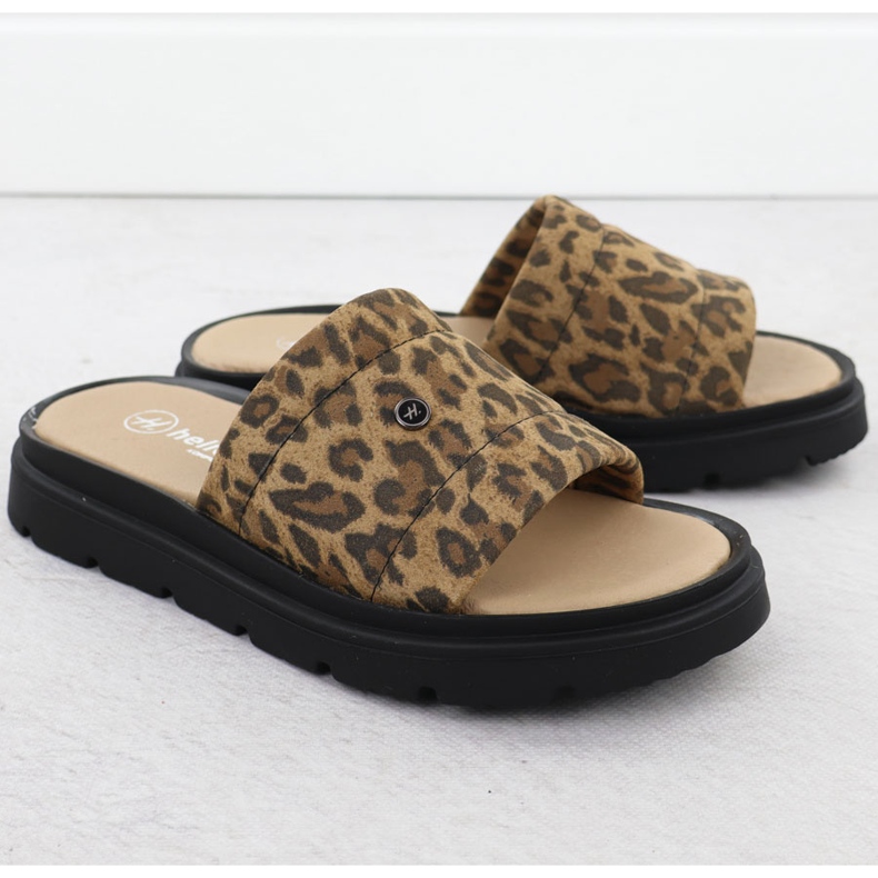 Slippers en cuir féminine sur la plate-forme avec Helios beige 156.731 2 Slippers en cuir féminine sur la plate-forme avec Helios beige 156.731 2