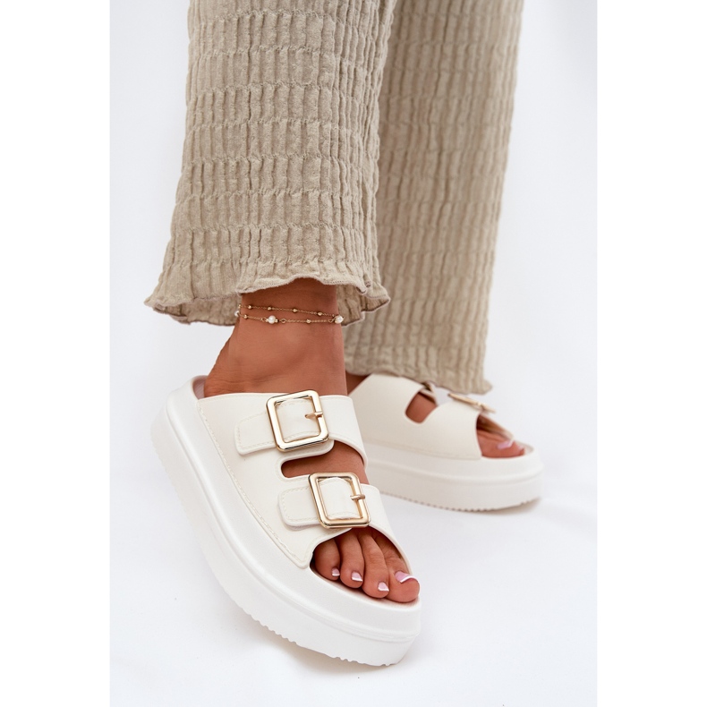 Inna Les tongs pour femmes sur la plate-forme avec des boucles d'Ecru dorées blanc 2