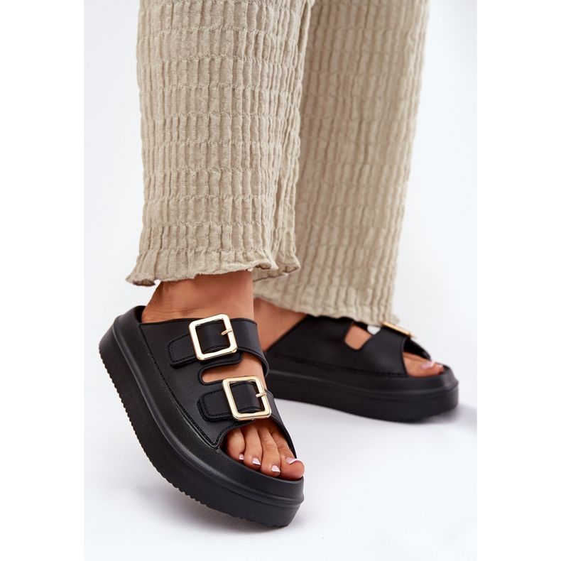 Inna Les tongs pour femmes sur la plate-forme avec des pinces dorées noires 2