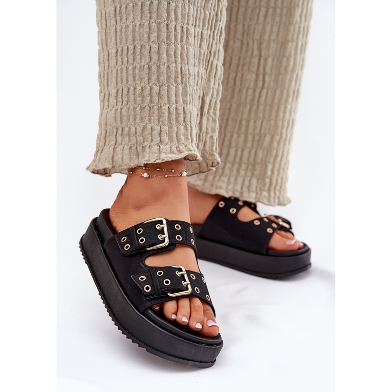 Inna Les tongs pour femmes avec des pinces sur la plate-forme noire 2