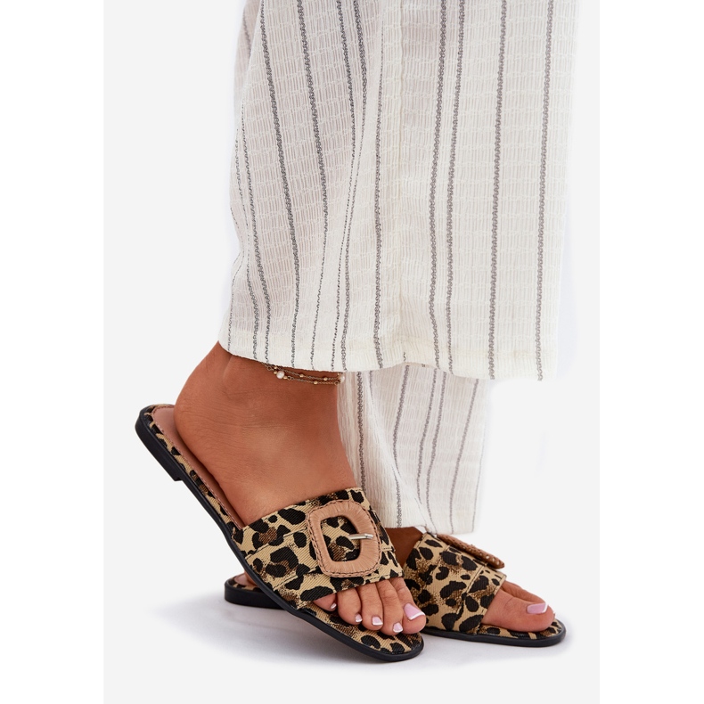 Inna Les tongs plats des femmes avec une boucle de léopard décorative brun 1